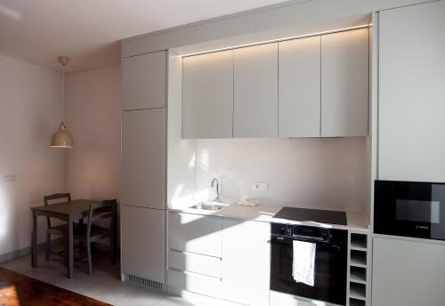 FLH Benfica Modest Studio