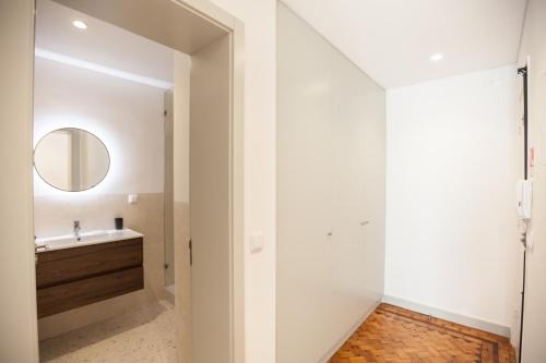 FLH Benfica Modest Studio