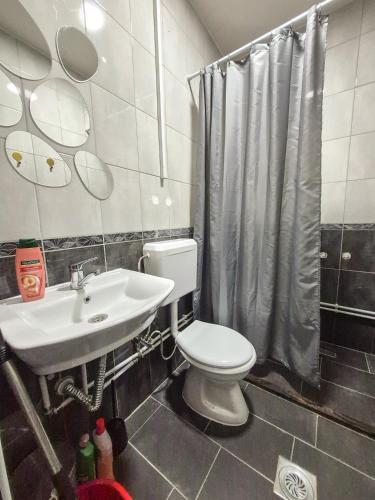 Bany a Downtown Apartment