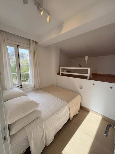 Ático con terraza y vistas al mar en primera línea