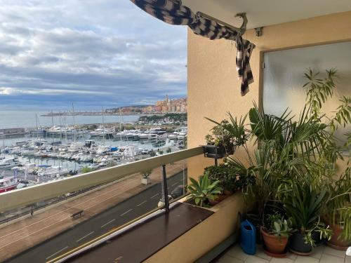 Alloggio fronte mare vista bellissima Mentone Garavan