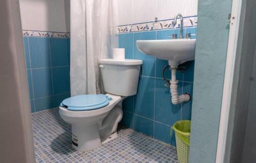 a bathroom with a toilet and a sink at POSADA CENTRO MAZUNTE RINCONCITo in Mazunte