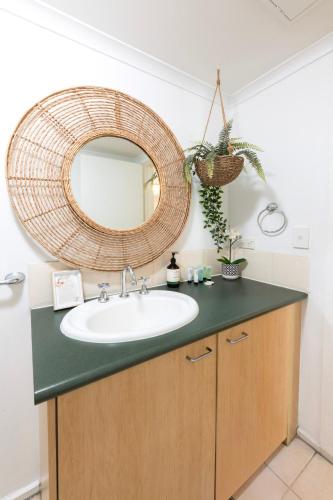 a bathroom with a sink and a mirror at Boho by the Bay in Melbourne