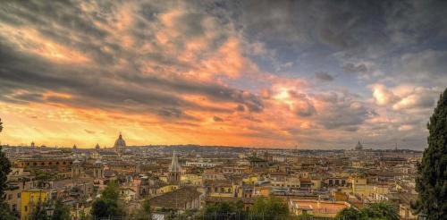 Amazing panoramic artist's loft Spanish Steps