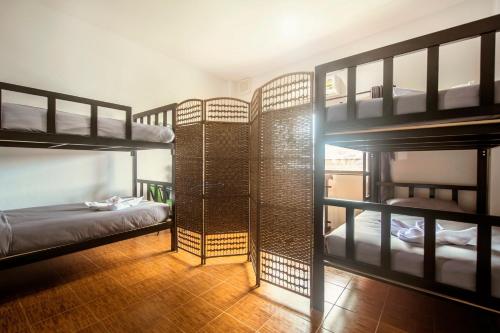 Litera o literas de una habitación en Sleep Easy Krabi Guest House