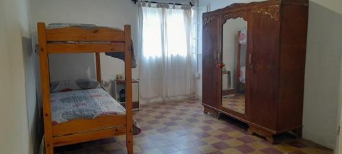 a bedroom with a bunk bed and a mirror at Casa Uchita in La Falda