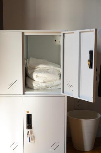 a white cabinet with a pillow in it at Auberge Le Treehouse in Montreal