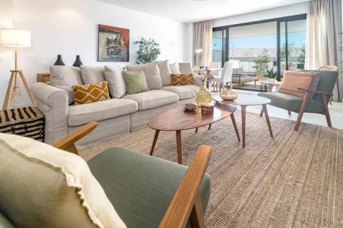 LME4.BB SB4.BB- Apotel Las Mesas by roomservices