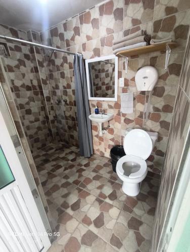 a bathroom with a toilet and a sink at Hiker's Home - Hostel Inn in Amecameca de Juárez