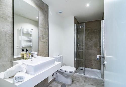 Inf32L- Modern City Apartment, Families Only