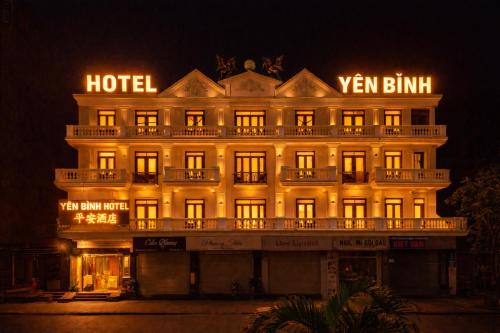 a hotel with a sign on top of it at night at Yen Binh Hotel in Hòa Ðình