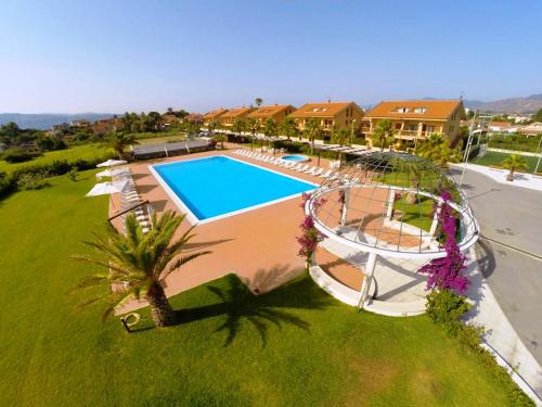 an overhead view of a swimming pool in a resort at Residence Dei Margi in Torre Faro