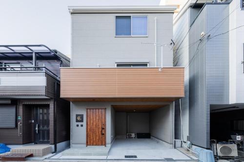 隼 USJへ約10分 新築 建築美を楽しむ和モダン邸宅 最大14名 広々LDkでゆったりと過ごす