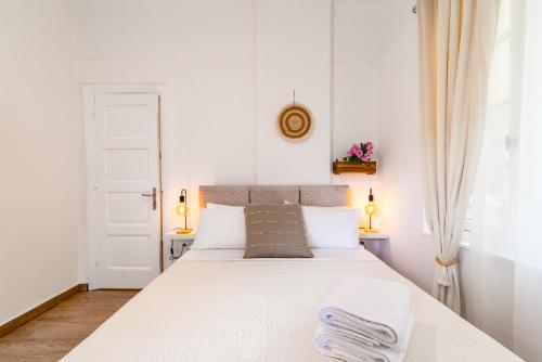Central Monastiraki 2BR Urban Boho