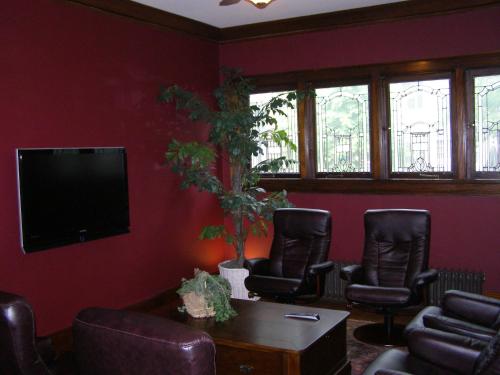 a waiting room with two chairs and a flat screen tv at Stewart Inn in Wausau