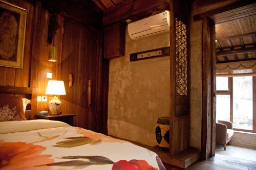 WuYuan QiYe YanXiang Guesthouseにあるベッド