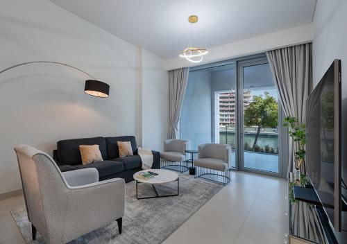 Canal Front Residence 5, Al Wasl - 2 Bedroom with Maids room - Allsopp & Allsopp 02