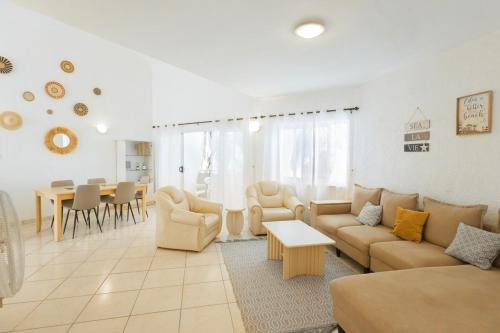 Cozy apartment with pool 1 min from the beach