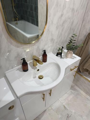 The Malthouse - Luxury City Apartment photo 31