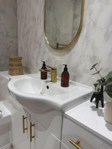 The Malthouse - Luxury City Apartment photo 33
