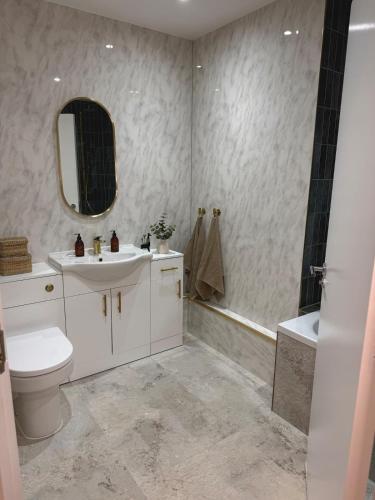 The Malthouse - Luxury City Apartment photo 27