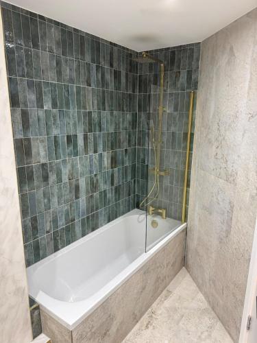 The Malthouse - Luxury City Apartment photo 29