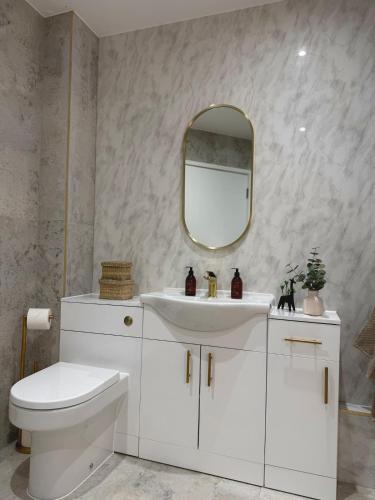 The Malthouse - Luxury City Apartment photo 36