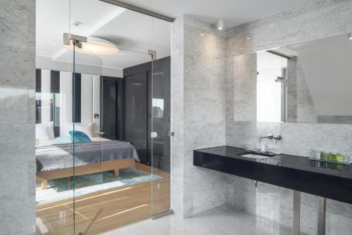 Ett badrum på HOTEL ALMOND BUSINESS & SPA BY GRANO Gdańsk