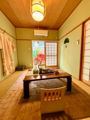 a living room with a table and a window at Pine Leaf lnn 楓の宿 2号館 in Osaka