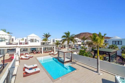 Villa Lorena by Villa Plus