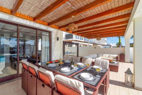 Villa Lorena by Villa Plus