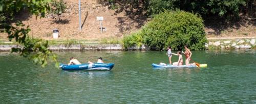 a group of people riding on tubes in the water at ZEcamping 3 étoiles animaux acceptés en bord de lac in Vinça