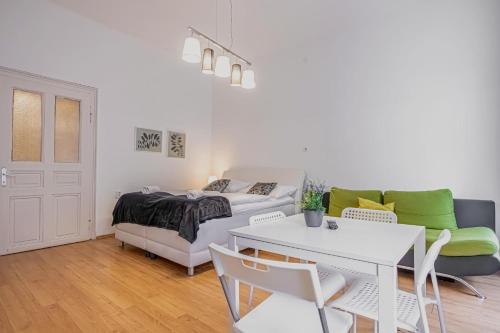 Modern & Cozy 2BR Stay Excellent Connectivity