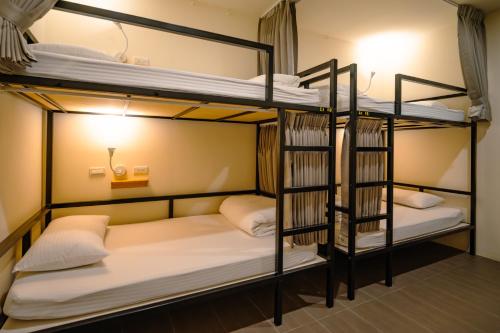 客旅家青年旅館 Travelers Plus 객실 침대