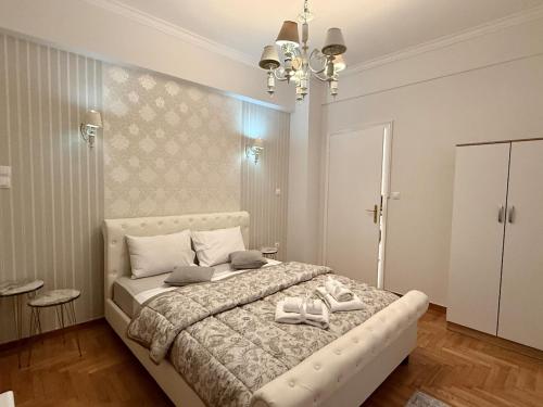 Acropolis Museum Elegant 2BR Apartment