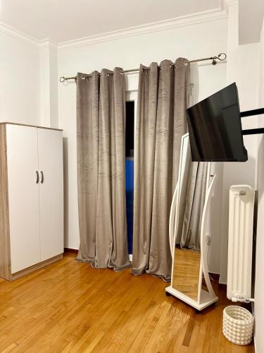 Acropolis Museum Elegant 2BR Apartment