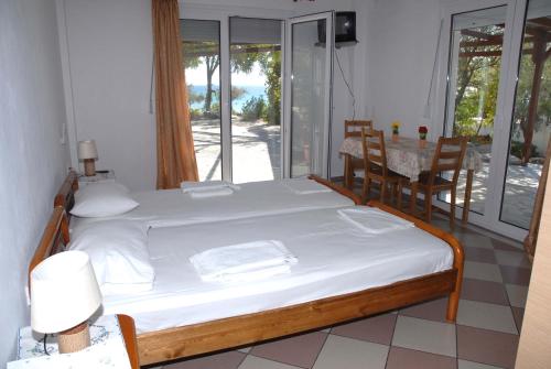 Llit o llits en una habitació de Oasis apartment 1