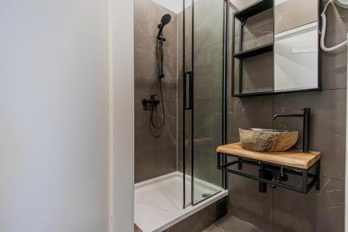 Stylish 2BR Apartment Close to City Center