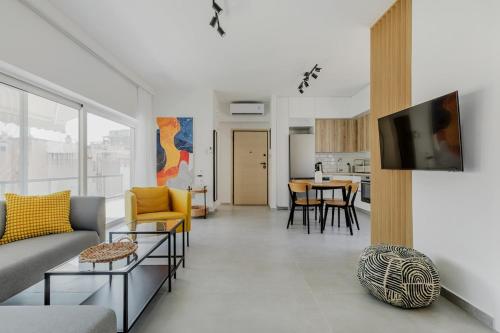 A Place 4U 20, 2 Bedrooms & 2 Bathrooms with view of Acropolis