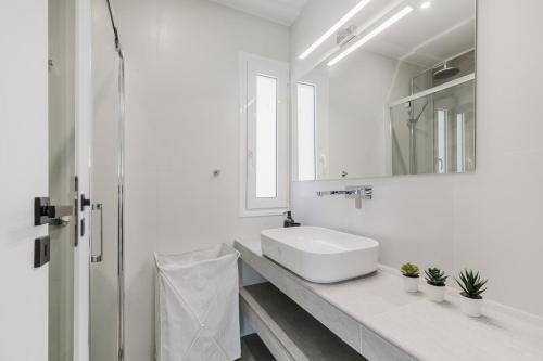 A Place 4U 20, 2 Bedrooms & 2 Bathrooms with view of Acropolis