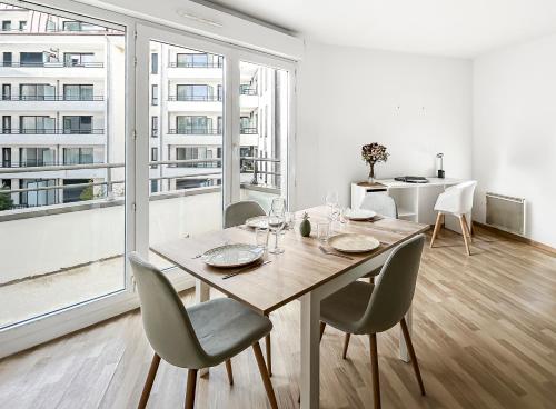 T2 moderne terrasse, parking, proche commerces