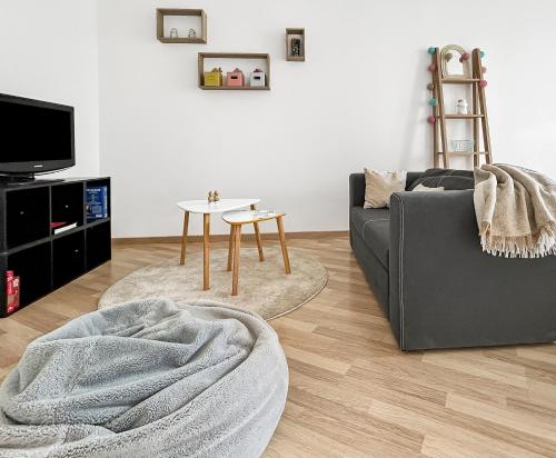 T2 moderne terrasse, parking, proche commerces