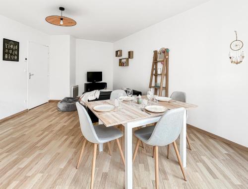 T2 moderne terrasse, parking, proche commerces