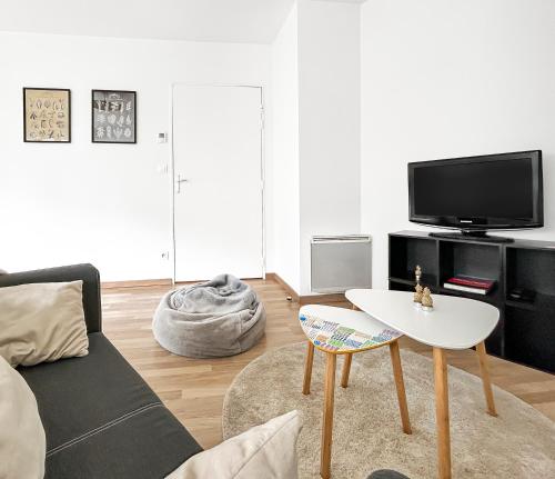 T2 moderne terrasse, parking, proche commerces