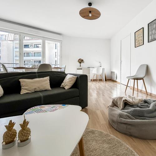 T2 moderne terrasse, parking, proche commerces