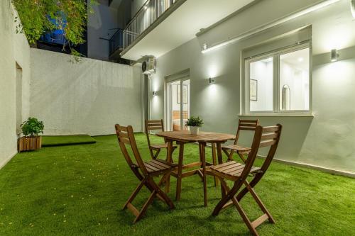 Athens Urban Vibes 2 Backyard Bliss Patio