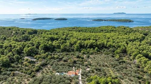 Holiday Home Ivan with heated pool by Villas Guide