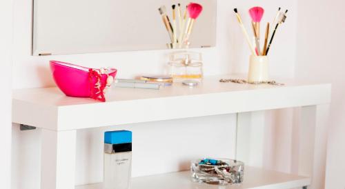a white shelf with a pink bowl and brushes at Apartman Šestine in Zagreb