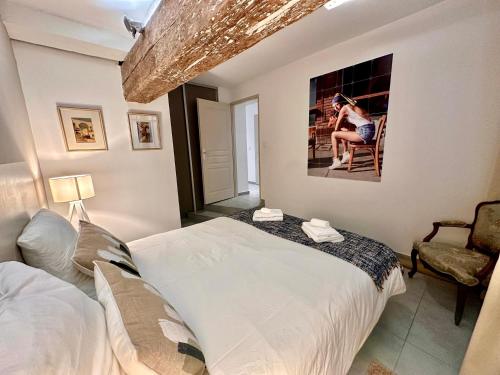 T3 Appartement HYPERCENTRE PROCHE COMMERCE- PARKING - 2 Chambres Wifi Gratuit