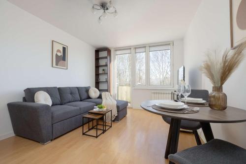 Comfortable Apartment for 4 People Bright & Functional Interiors by Noclegi Renters
